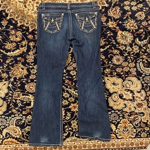 ⭐️ Super cute early 2000’s embroidery jeans with rhinestones ⭐️